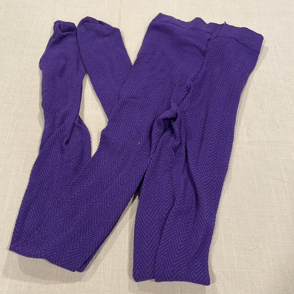 3/$12 🌻 purple zig zag patterned tights